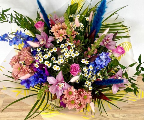 Stunning mixed vibrant bouquet including blue pampas, daisy's and pink roses bringing that zing into your loved ones life. 