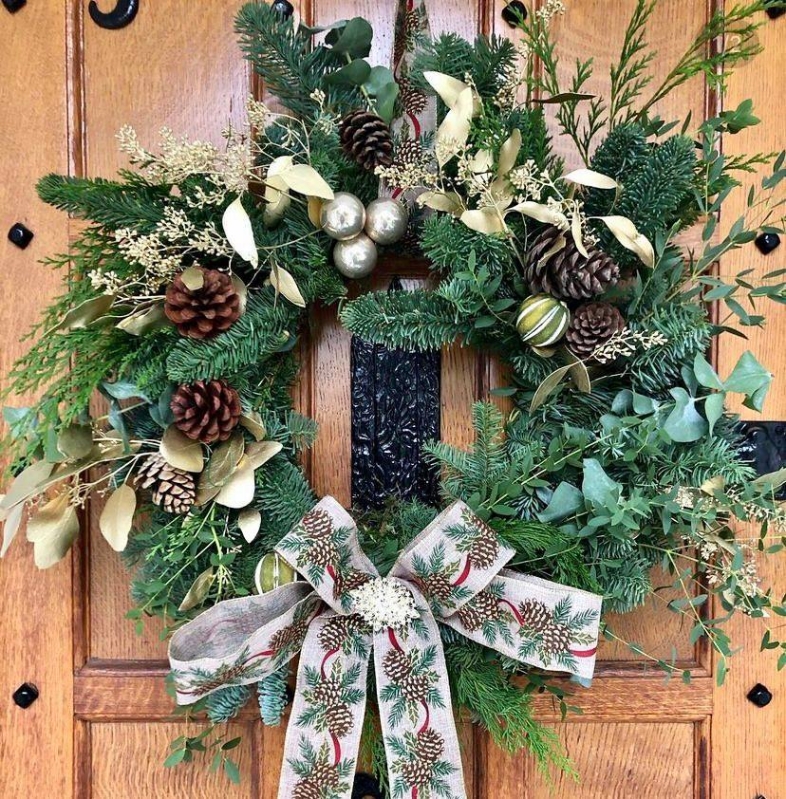 Christmas wreath making workshop at The Grapevine Bar in Romiley, with guests creating fresh foliage wreaths, enjoying mulled wine and mince pies. 3rd December 2025, 6PM. 