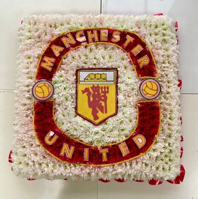 Manchester United funeral tribute, created using chrysanthemum and carnations.