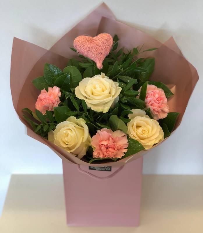 Glitter and Sparkle Roses – buy online or call 0161 737 2322