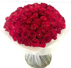 The ultimate bouquet. This design consists of 100 Luxury red freedom roses, perfect presented in our signature wrap and presented in a luxury vase. 