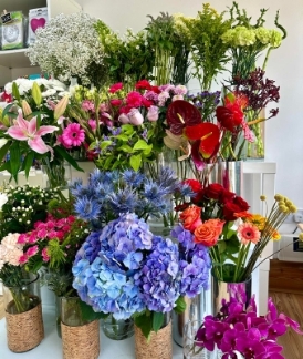 Subscription service offering fresh seasonal bouquets delivered regularly, with the first bouquet in a glass vase and subsequent hand-tied bouquets wrapped for display in a luxury vase. Delivery is free for all following bouquets.