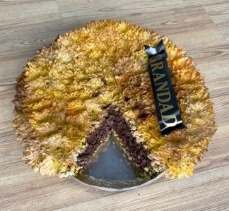 Mince filled pie tribute with fresh chrysanthemum and spray paint detailing. 