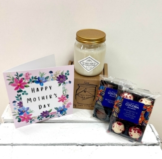 Gift Bundle including - 1 x Bespoke Mothers Day Card  1 x Luxury Candle  2 x Chocolate Truffle Trays